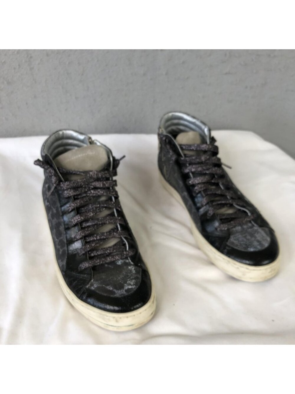 P448 Shoes Womens 9 Black Animal Print Leather Zip High Top Sneakers Goth